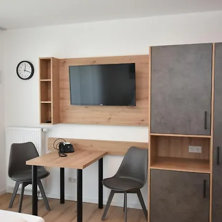 Boardinghouse Henschelstrasse Apart Otel