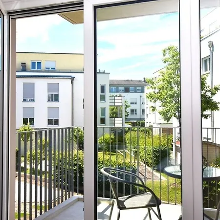 Boardinghouse Henschelstrasse Apart Otel