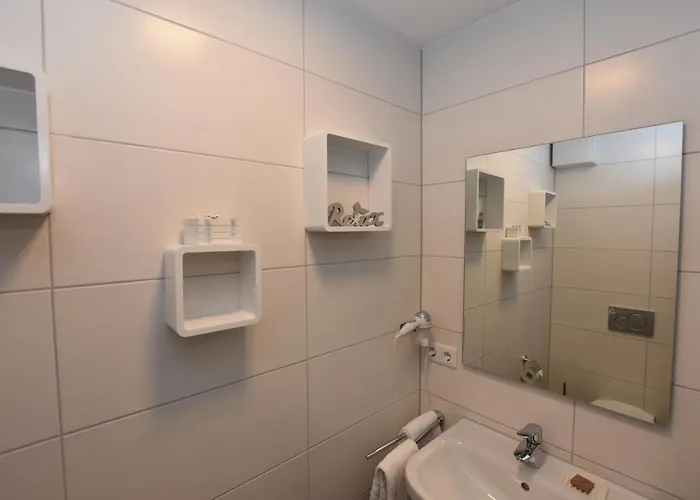 Boardinghouse Henschelstrasse 3*